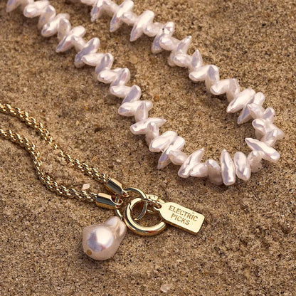Coral Pearl Clam Charm — Phone Wristlet - US 74509