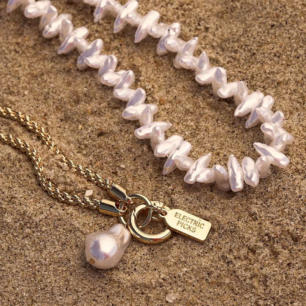 Coral Pearl Clam Charm — Phone Wristlet - US 40200